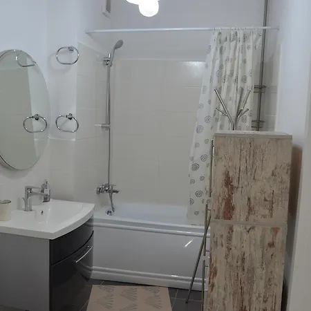 Victoria Plaza Two Bdr Apt Bucharest