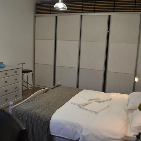 Victoria Plaza Two Bdr Apt Апартаменты